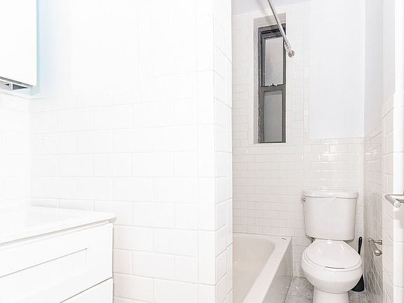 4th image of 223 Bainbridge St #L2