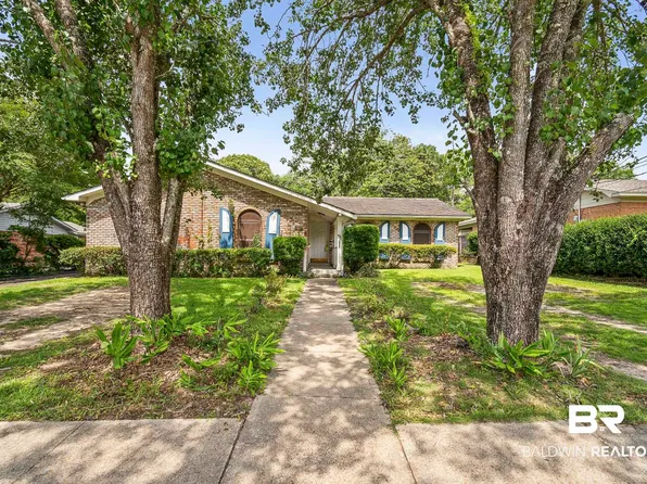 2710 Longleaf Dr, Mobile, AL 36693