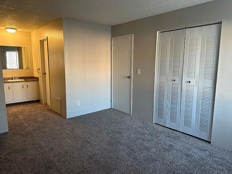 Prospect Pointe Apartments — Photo 54