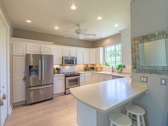 2nd image of 601 Sea Oats Dr