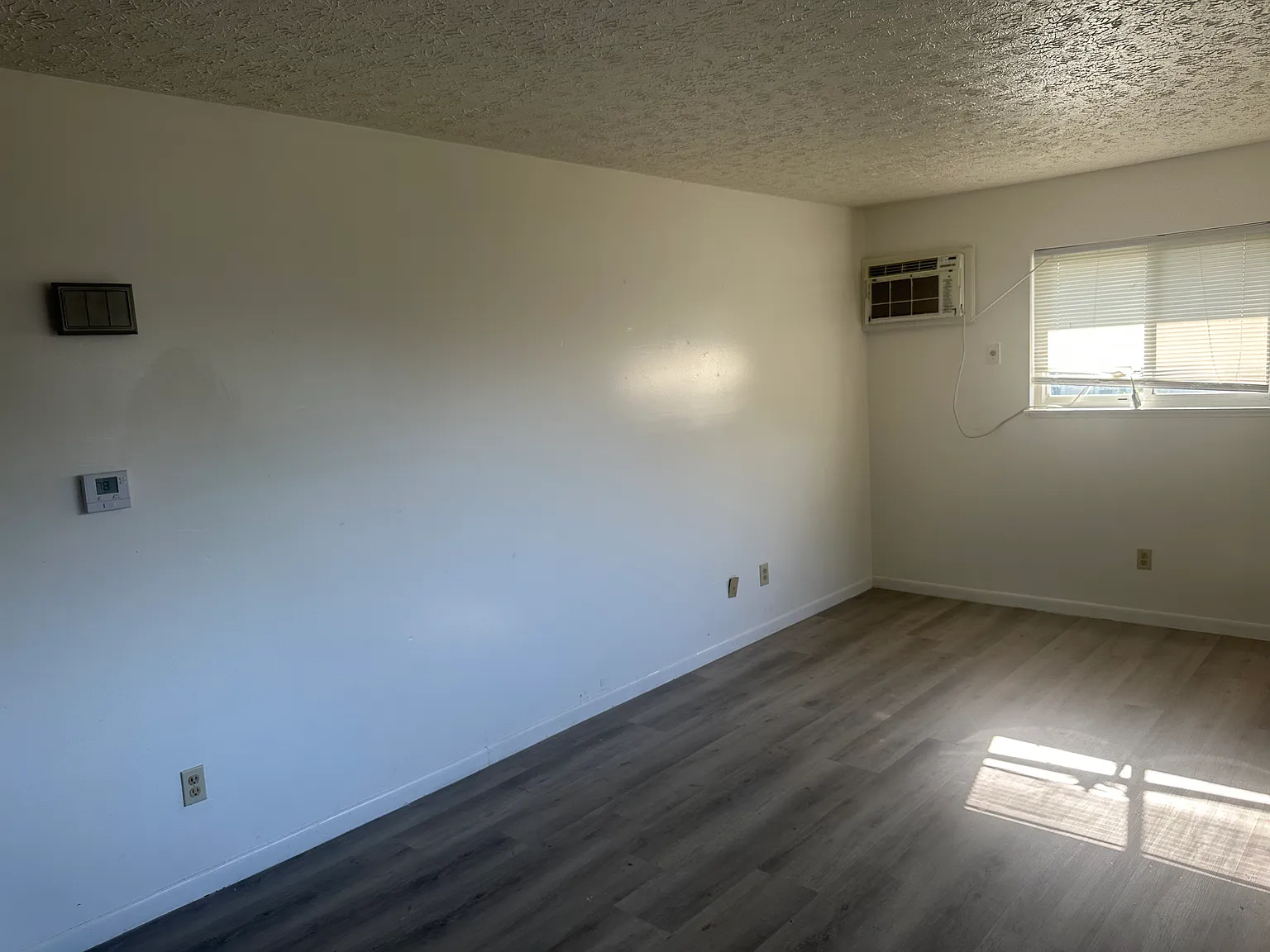 & 1239 Roslyn Ave, Akron — Photo 2