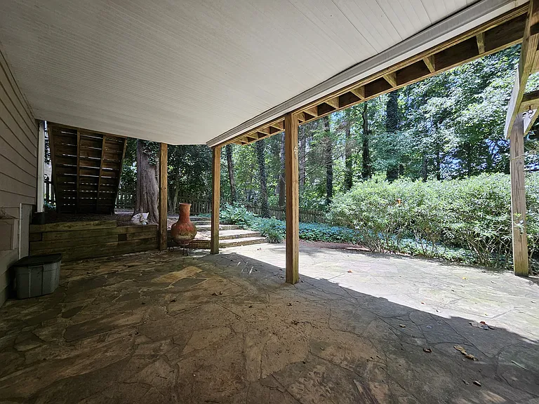 450 Eastbourne Way — Photo 28