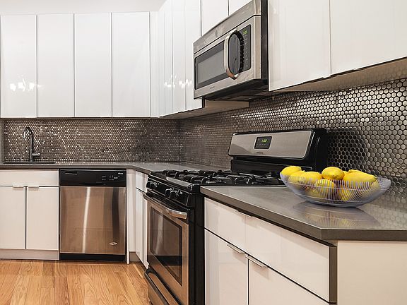 3rd image of 200 W 93rd St APT 2D