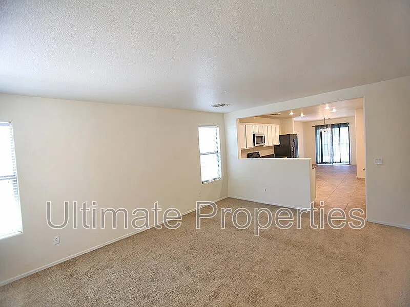 3 bed, 2.0 bath, 1357 sqft, $2,095 — Photo 4