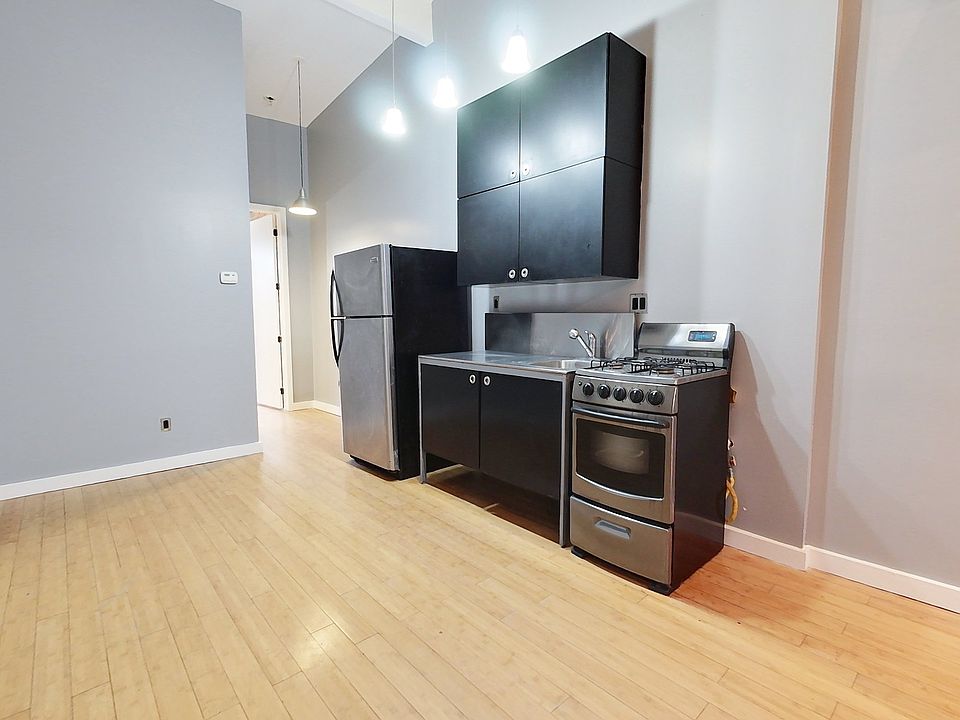 1st image of 1516 Gates Ave APT 3L