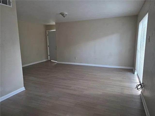 3 bed, 2.0 bath, 1100 sqft, $1,250 — Photo 4