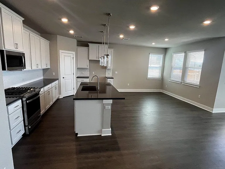 2905 Mary Elizabeth Dr — Photo 18