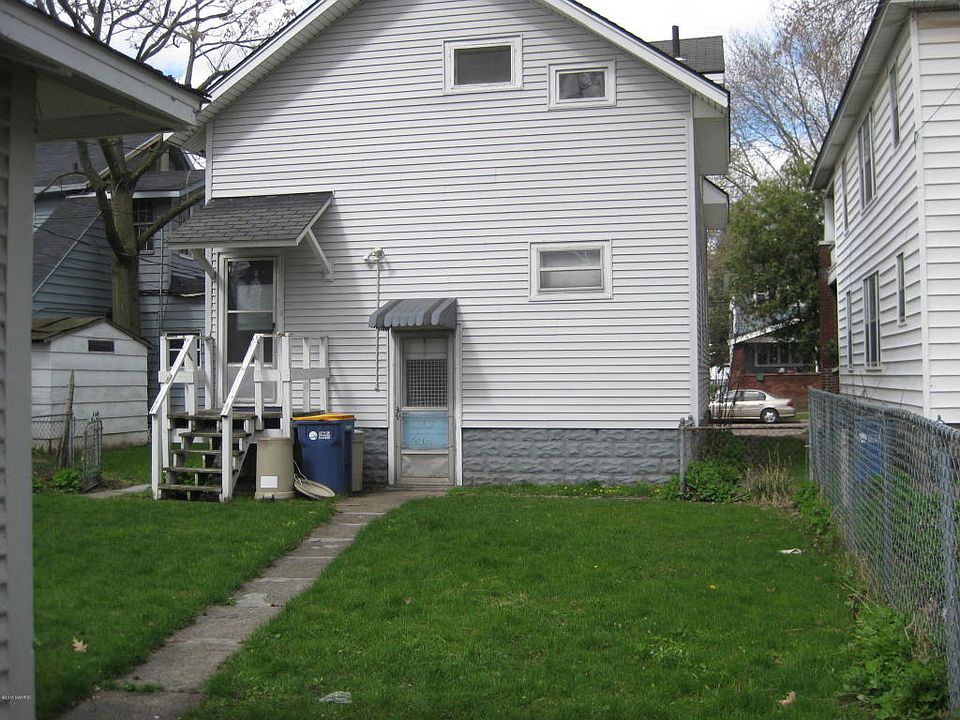 Building Photo 3