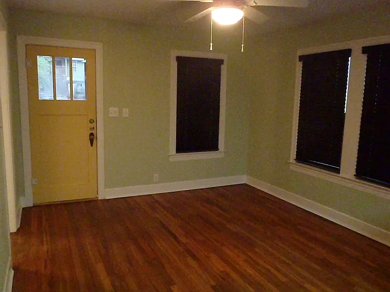 4709 Avenue H — Photo 8
