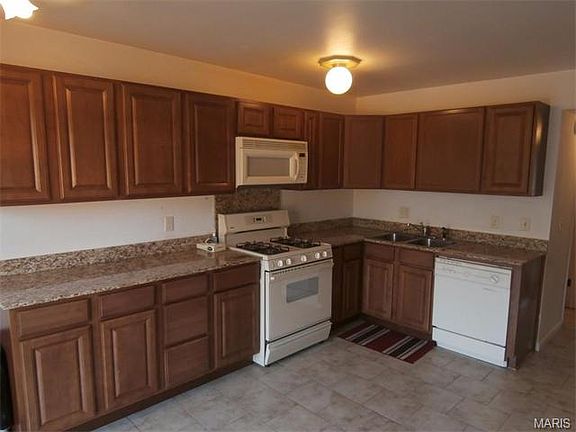 3rd image of 304 Carmel Woods Dr