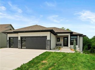 11474 S Montclaire Dr, Olathe, KS 66061