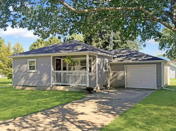 919 3rd St NE, Hampton, IA 50441