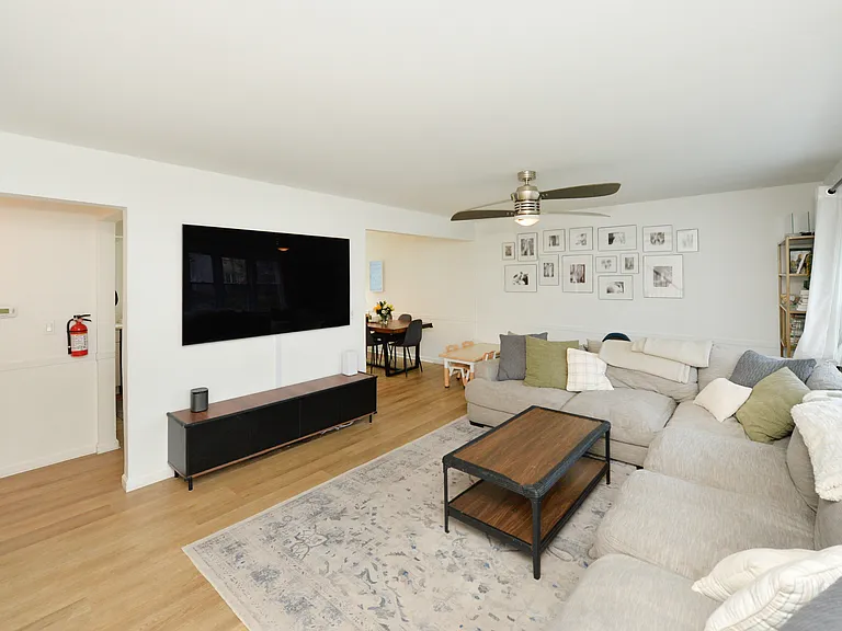 35-05 Lenox Dr — Photo 3