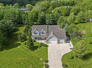 6348 Irving Dr, Sun Prairie, WI 53590