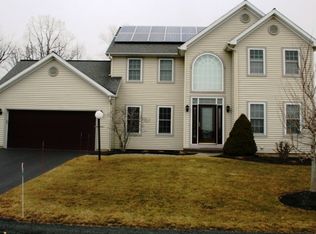 10 Redwood Ct, Rensselaer, NY 12144