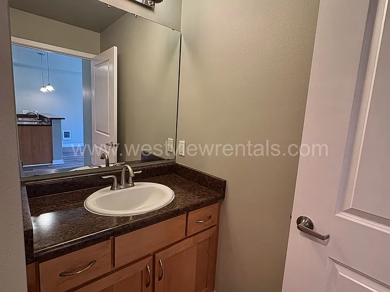 200 E Maple St — Photo 428
