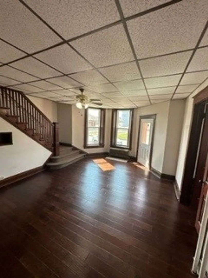 402 North Railroad Street — Photo 2