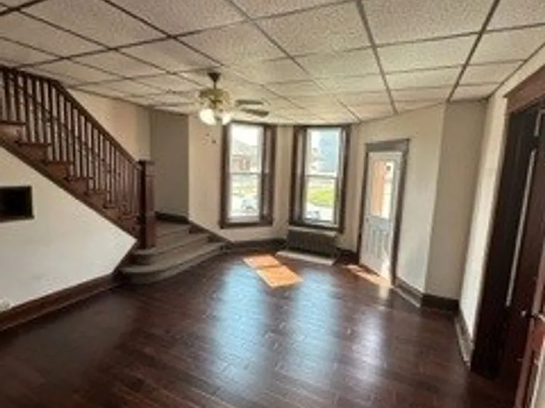 402 N Railroad St — Photo 2