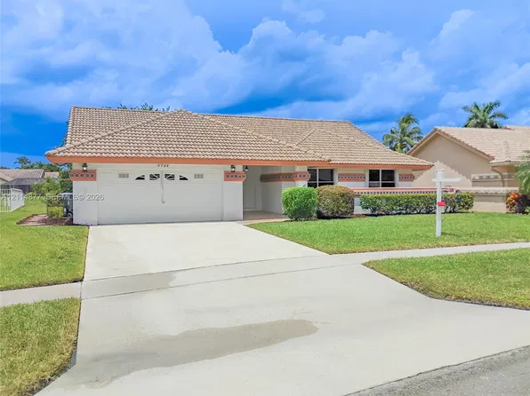 9735 Sun Pointe Dr, Boynton Beach, FL 33437