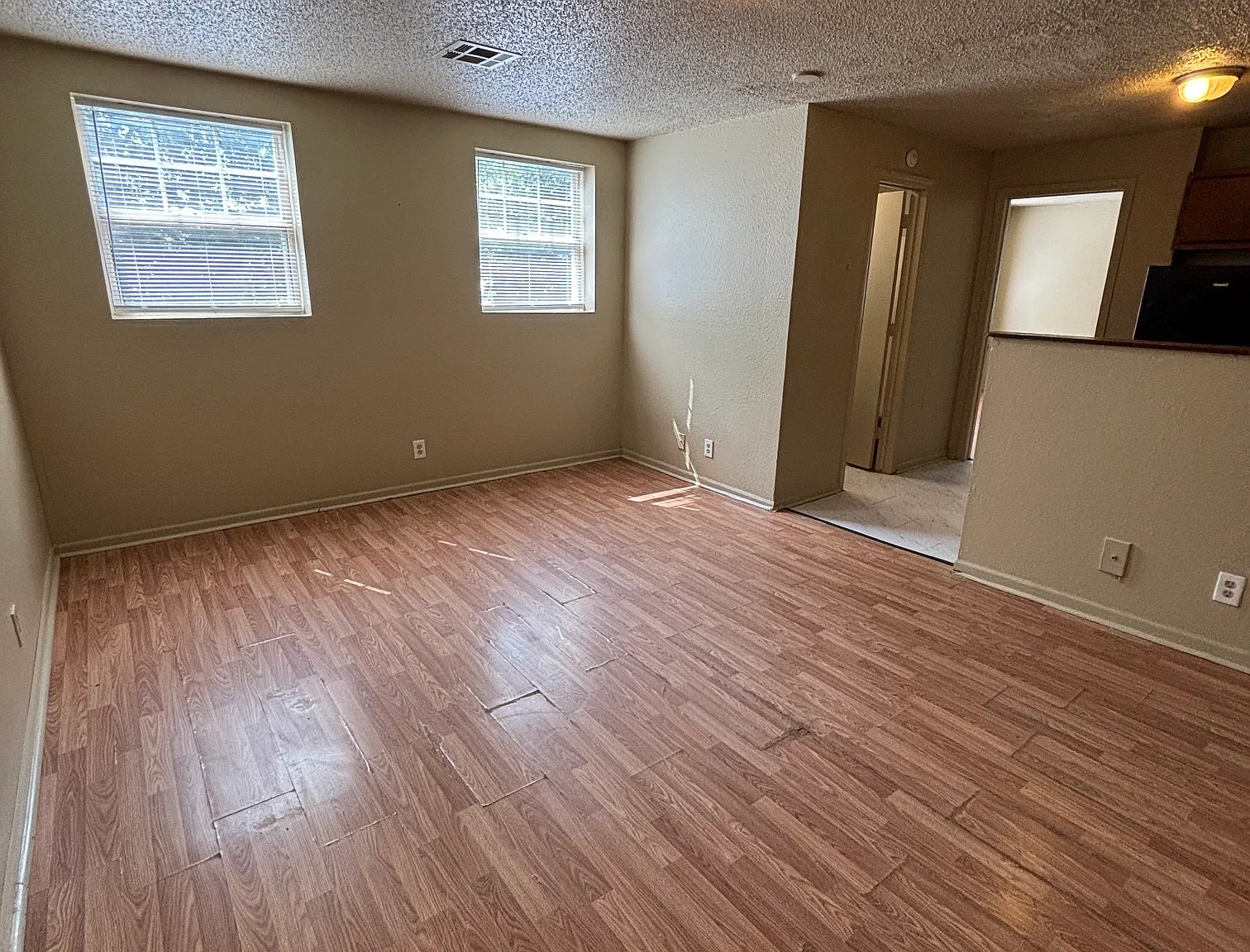 2 bed, 700 sqft, $925 — Photo 1