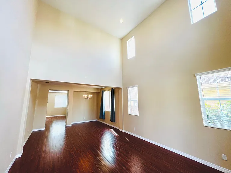 2758 Lavender St — Photo 10