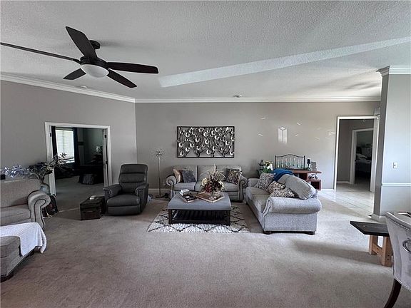 3rd image of 2105 SW Wall St
