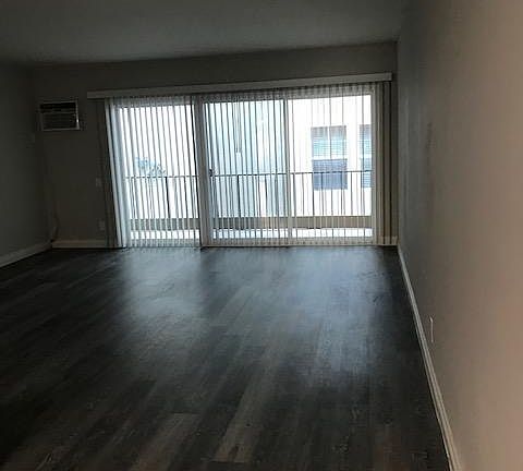 5th image of 13919 Burbank Blvd #23