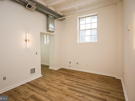 5th image of 109 W Wildey St Unit 113