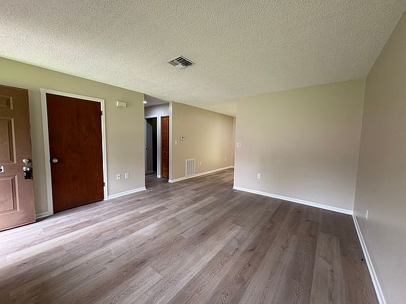 3rd image of 20015 Suncrest Dr