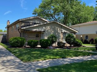 10605 S Kenton Ave, Oak Lawn, IL 60453