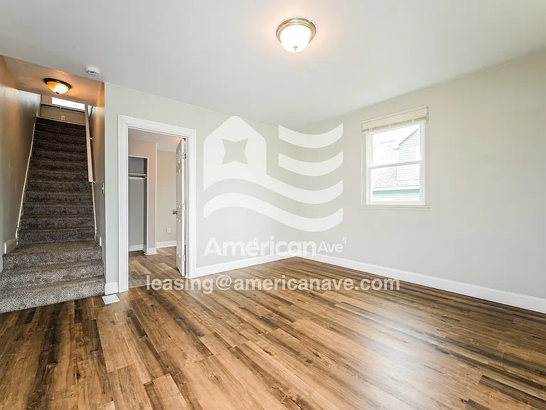 907997_005_living_room_5.jpg