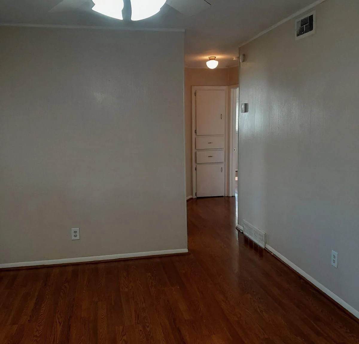 3 bed, 900 sqft, $995 — Photo 3
