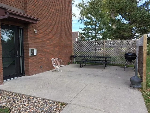 1120 Barrette St — Photo 6