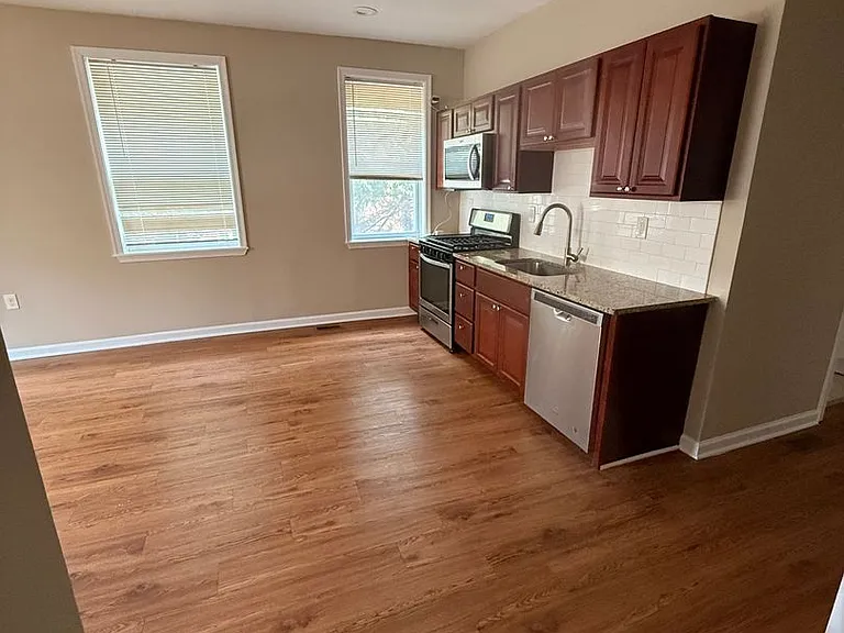 601 Whitelock St — Photo 13