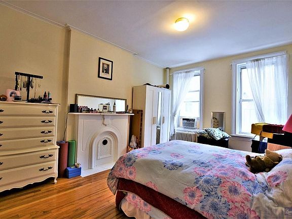 3rd image of 326 Sackett St APT 2B