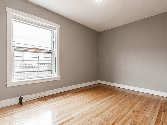 5th image of 4230 S Michigan Ave #3W