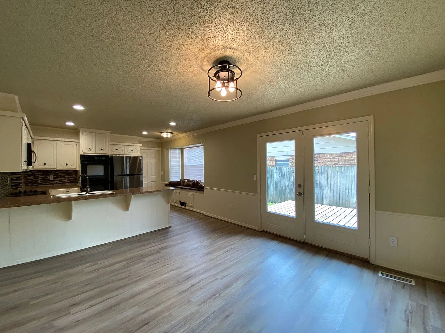 4 bedroom, 2 bath house!! — Photo 4