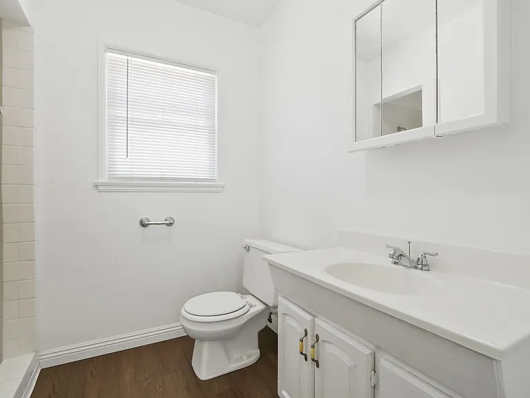 Charming Triplex Unit in Historic Rose Park — Photo 6