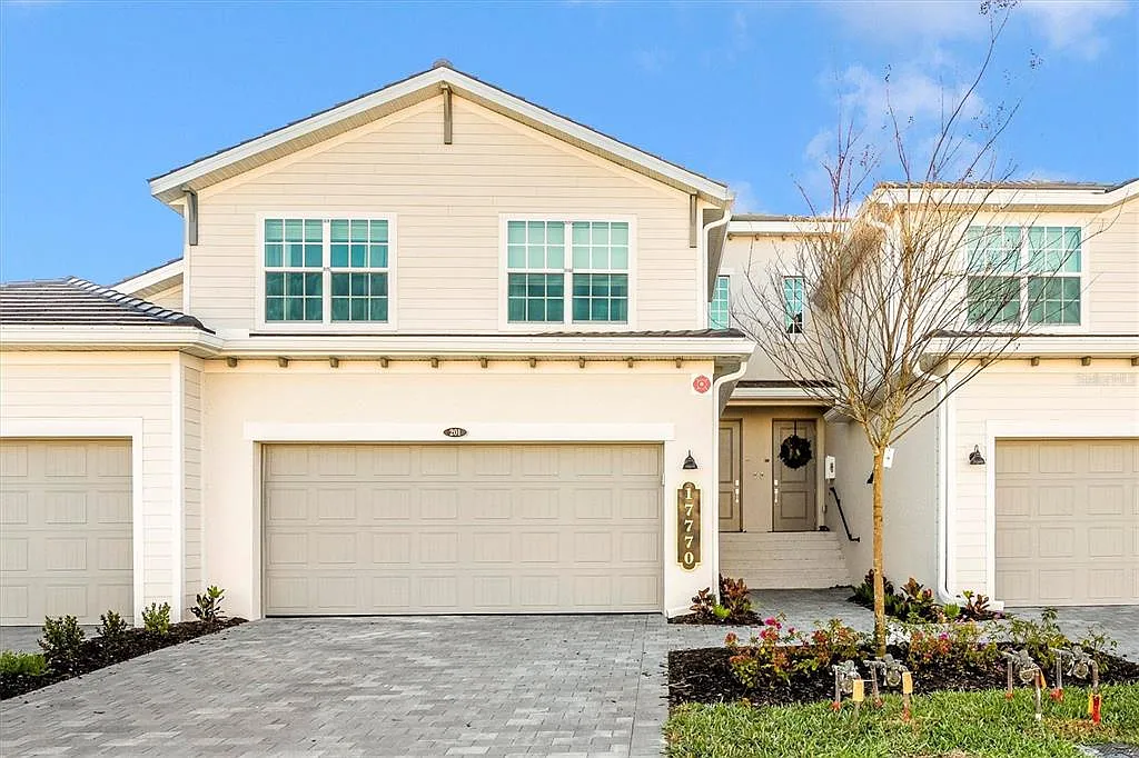 3 bed, 2.0 bath, 2294 sqft, $3,000 — Photo 1