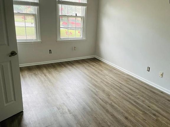 5th image of 130 Holcomb Ferry Rd