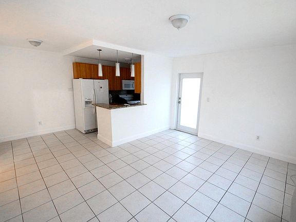 2nd image of 7315 Byron Ave APT 9