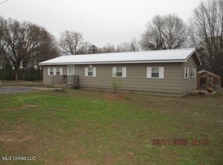 63 McComb Rd, Senatobia, MS 38668