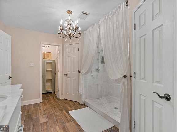 4th image of 3967 C Loggins Rd