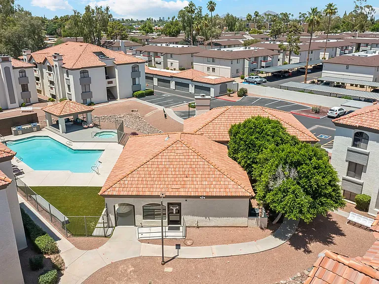 Twin Palms — Photo 28