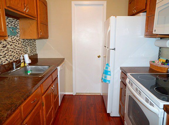 4th image of 105 65th St APT 208