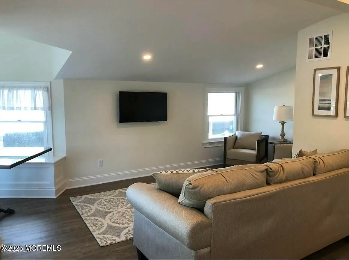 2 bed, 3195 sqft, $2,800 — Photo 3