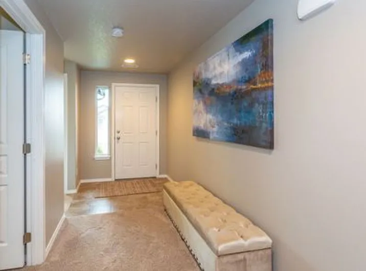 3 bed, 1424 sqft, $2,475 — Photo 2