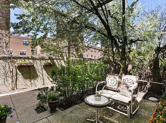 2nd image of 1300 W Altgeld St #132