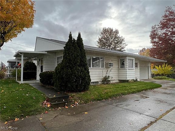 3rd image of 203 Stewart Ave SW