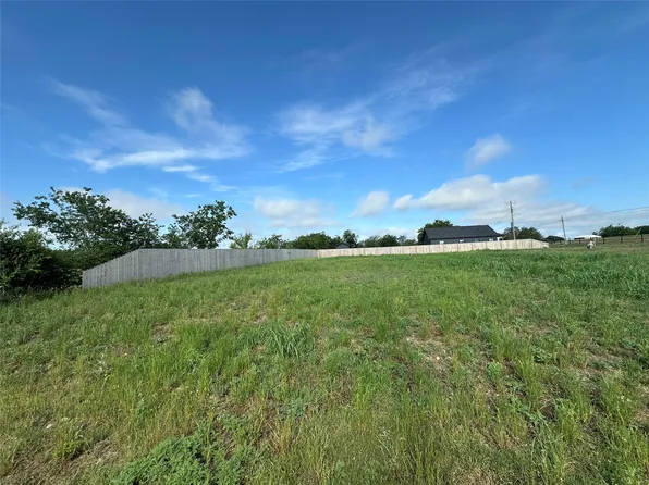 707 Johnson St, Comanche, TX 76442